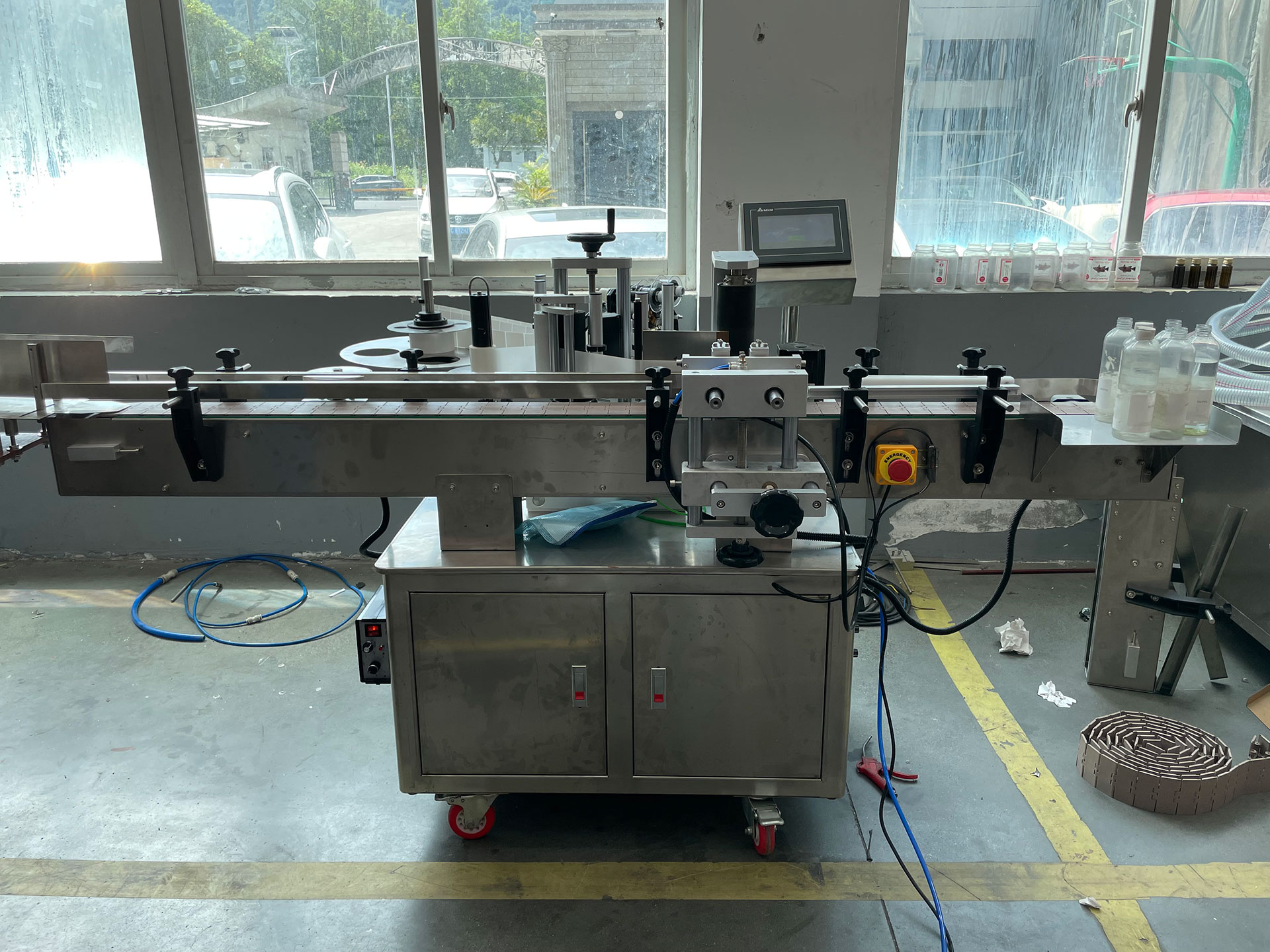 bottle-labeling-machine